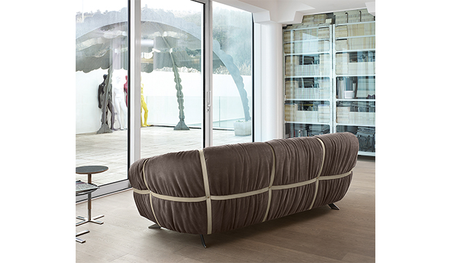 Gamma Crossover Sofa